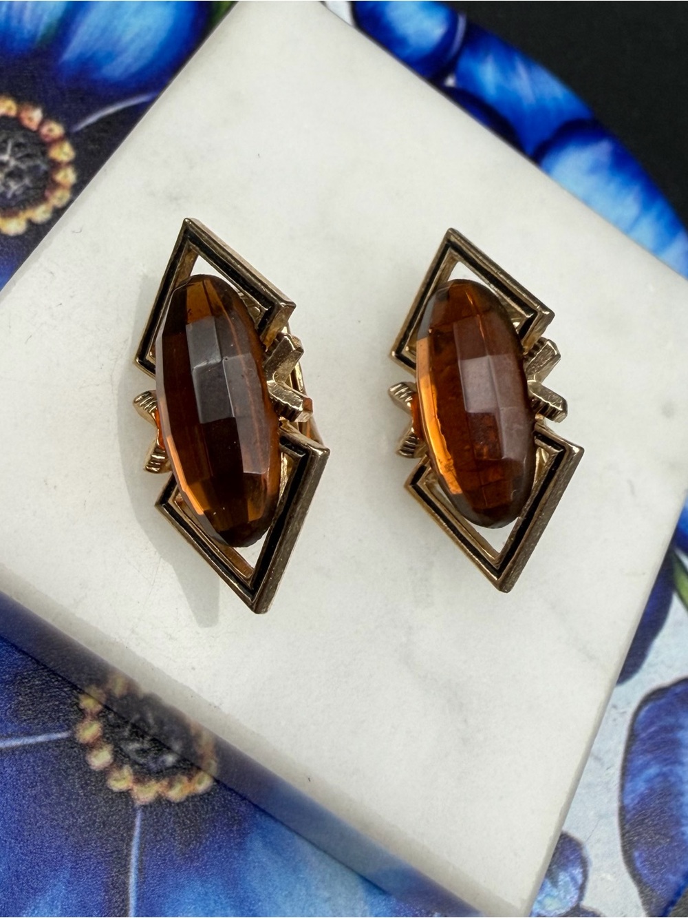 Vintage Emmons Gold tone Topaz color Clip On earrings #416
